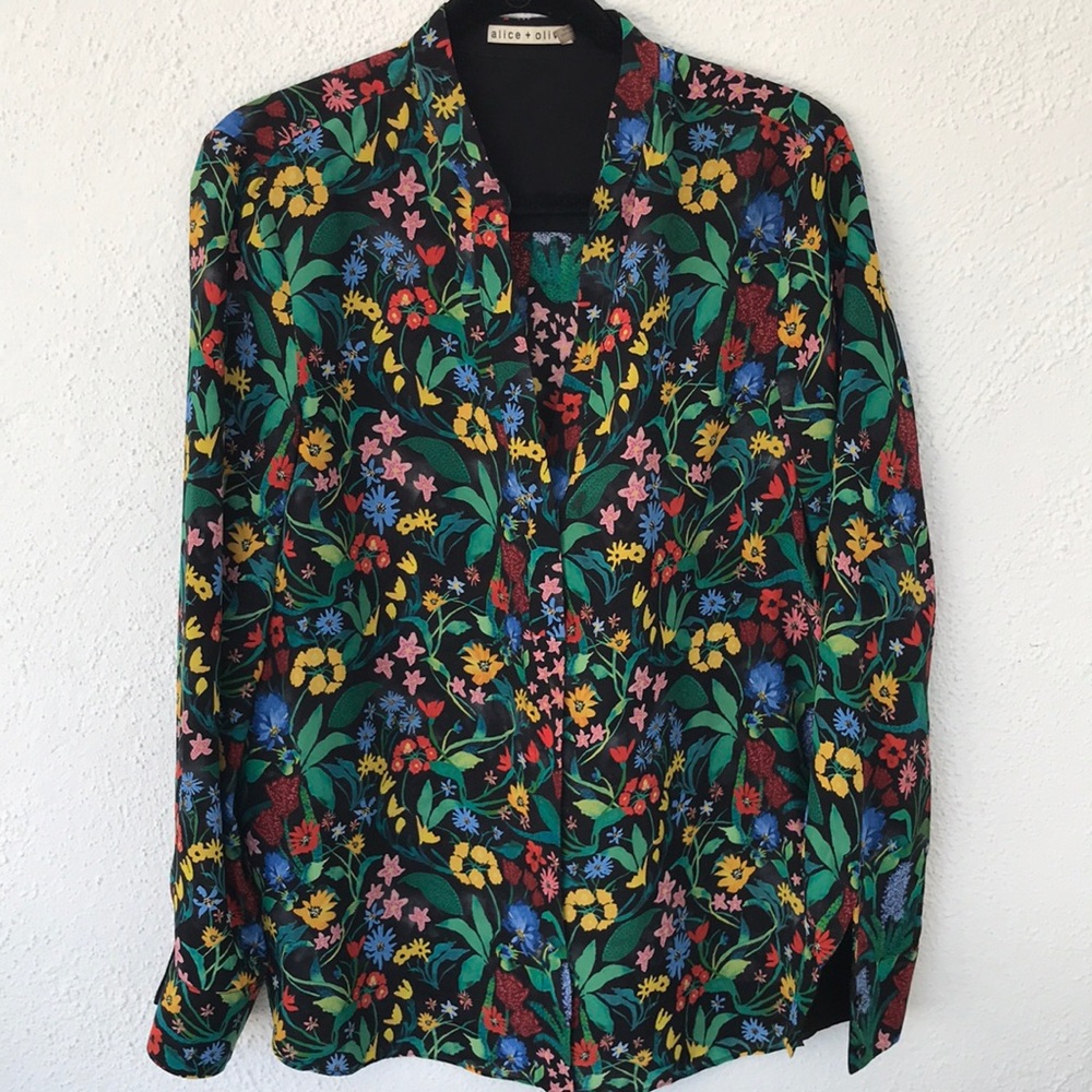Alice and olivia silk top . Size large